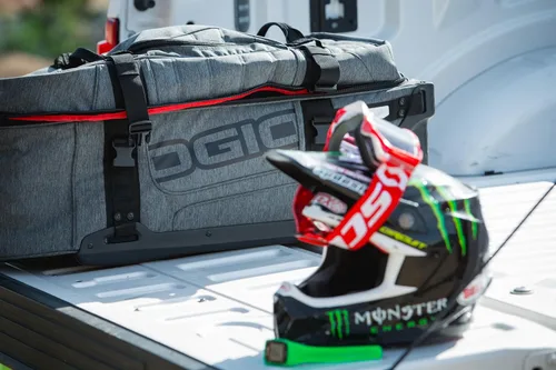 Vista 7 de OGIO RIG 9800 Bolsa de engranajes con ruedas Coyote