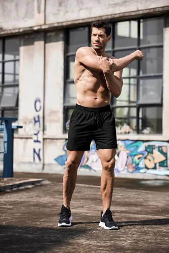 Vista 2 de COOFANDY Pantalones cortos deportivos para correr para hombre de 5 pulgadas, paquete de 2 pantalones cortos de entrenamiento para gimnasio
