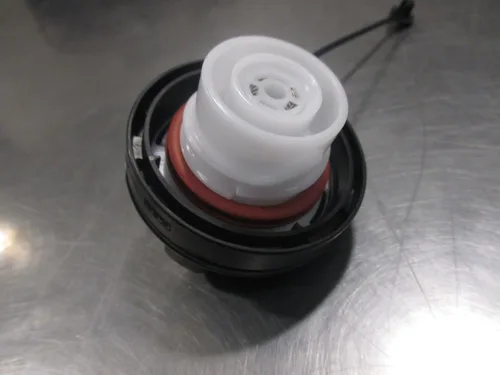 Vista 3 de Tapa para tanque de combustible.Mazda GS3L-42-250B