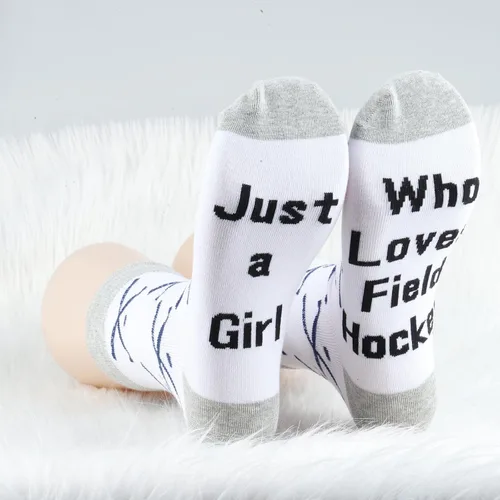 Vista 3 de CMNIM Calcetines novedosos de regalo de hockey sobre césped para niñas, solo una chica que ama el hockey sobre césped, regalo para jugadores