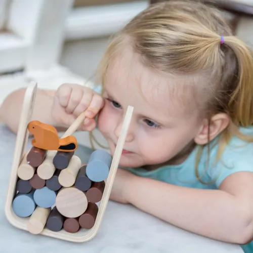 Vista 8 de PlanToys Timber Tumble - Juego de equilibrio y estrategia de madera para niños a partir de 3 años Juguete educativo Montessori para habilidades