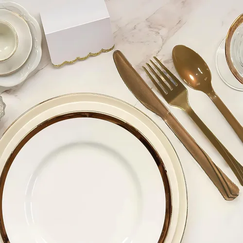 Vista 3 de Tenedores dorados de plástico pesado de alta calidad (51 unidades) – Cubertería duradera, elegante y desechable para fiestas, eventos y uso diario