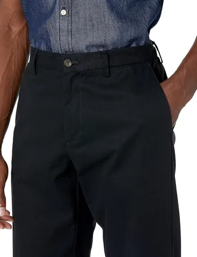 Vista 3 de Tienda Essentials Men's Classic-Fit Wrinkle-Resistant Flat-Front Chino Pant (Available in Big & Tall)