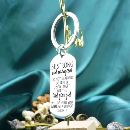 Vista 4 de Llavero con versículo bíblico con texto en inglés "Be Strong And Courageous", para hombres y mujeres, regalos religiosos para familiares y amigos