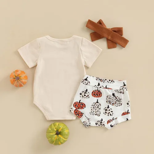 Vista 4 de Conjunto de ropa de manga corta para bebé niña de Halloween, con letras de calabaza, camiseta y pantalones cortos, con diadema y pantalón corto