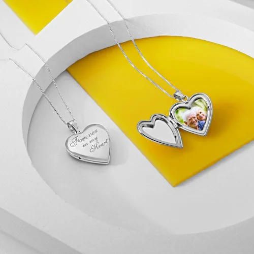 Vista 4 de Collar con medallón y frase en inglés Forever in My Heart para fotos en plata de ley y chapado en oro amarillo, 34 pulgadas x 34 pulgadas, incluye