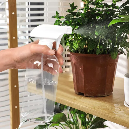 Vista 2 de UUJOLY Botella pulverizadora de plástico de 17 onzas, botellas de spray vacías, recipiente transparente recargable para agua, aceites esenciales