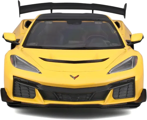 Vista 4 de Maisto 1:18 Edición Especial 2025 Chevrolet Corvette ZR1, Amarillo Metálico