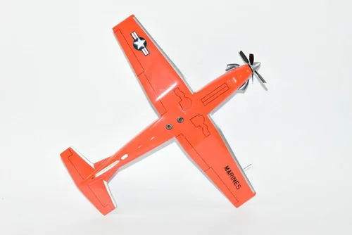 Vista 5 de Squadron Nostalgia LLC Beechcraft® T-6b Texan II, VT-2 Doerbirds (Marines), modelo a escala de caoba de 12 pulgadas