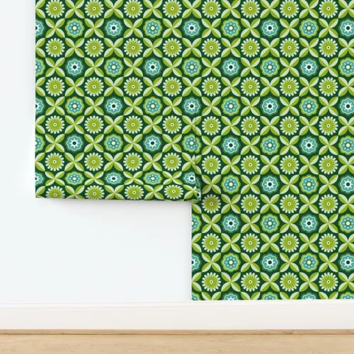 Vista 4 de Papel tapiz para despegar y pegar, diseño retro verde con diseño de flores vintage botánicas de los años 70 y 1960 Spoonflower