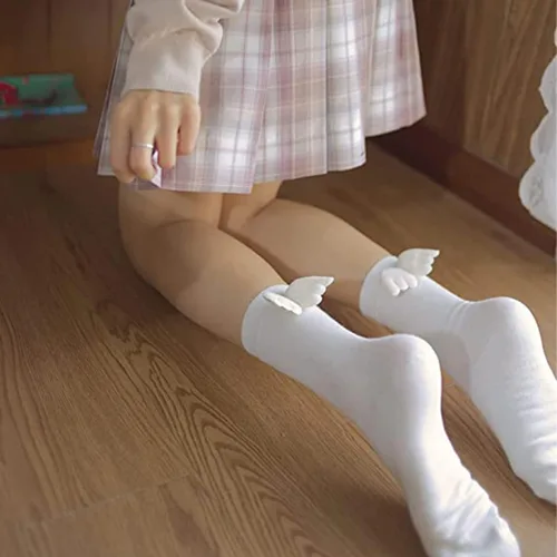 Vista 3 de LULAND Calcetines 3D con alas de ángel para mujer, cómodos y a la moda, antideslizantes para mujer
