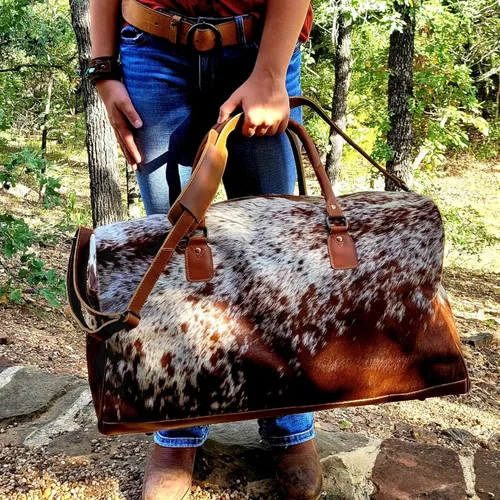 Vista 3 de Ranch Junkie Highlands Large Genuine Cowhide Weekender Cowhide Duffel