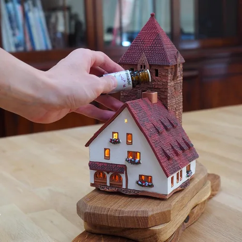 Vista 3 de Houses and Villages Collection - Miniatura coleccionable hecha a mano de la histórica torre Schuldturm en Nurnberg, Alemania, portavelas de té