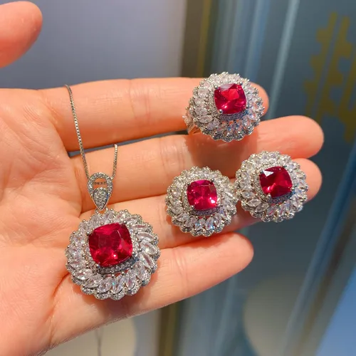 Vista 2 de Aretes chapados en oro de 18 quilates de 0.354 x 0.354 in con gema roja de imitación de paloma roja, juego de joyería para mujer, regalo de lujo