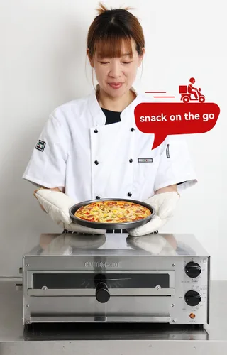 Vista 2 de CROSSON Horno eléctrico de pizza congelada para encimera para interiores con temporizador de 30 minutos, puerta de vidrio y luz interior, máquina