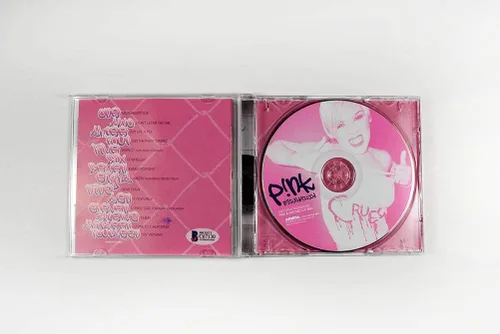 Vista 2 de Pink 'M!ssundaztood' Signed CD Cover Certified Authentic Beckett BAS COA