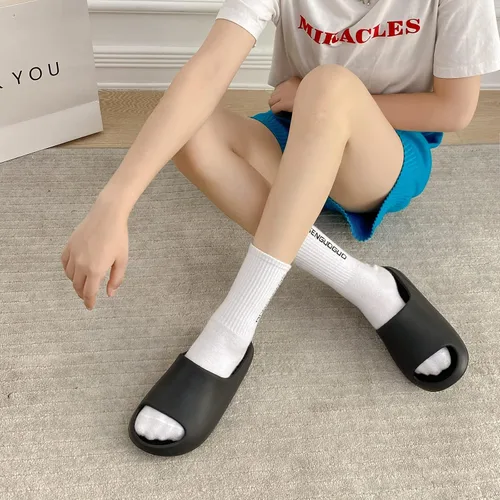 Vista 5 de Pantuflas Cloud Slides para hombres y mujeres, cómodas y ligeras, suela gruesa unisex, sandalias de ducha para interiores y exteriores
