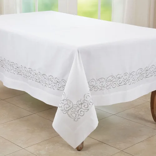 Vista 2 de Saro Lifestyle Mantel bordado de voluta, plateado, 50"x70