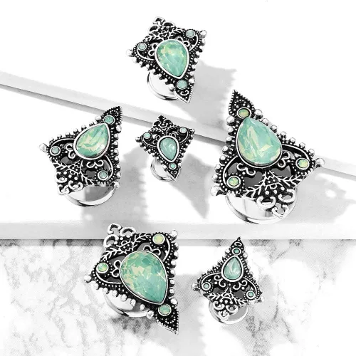 Vista 4 de Pierced Owl - Calibres de enchufe de acero inoxidable con diseño de lágrima de opalita verde jade, escudo tribal adornado, se venden por pares