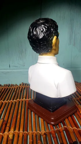 Vista 2 de Jesus malverde Busts - Estatua de resina de 8 pulgadas