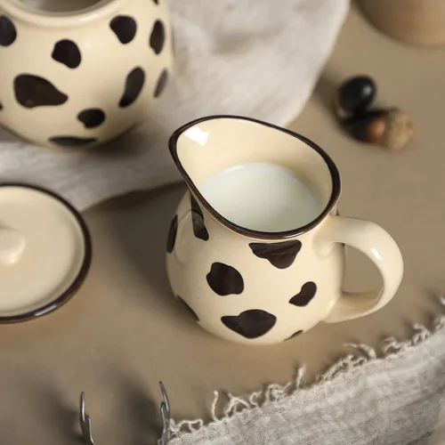 Vista 3 de CHOOLD Crema de cerámica con patrón de vaca retro con asa, jarra de crema de leche de café, salsa para servir