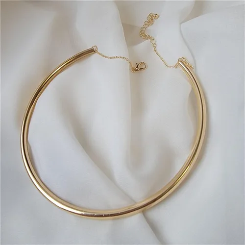 Vista 2 de Collar de aro redondo de metal chapado en oro de 14 quilates de alto pulido, collar de aro ligero para mujeres y niñas, joyería minimalista