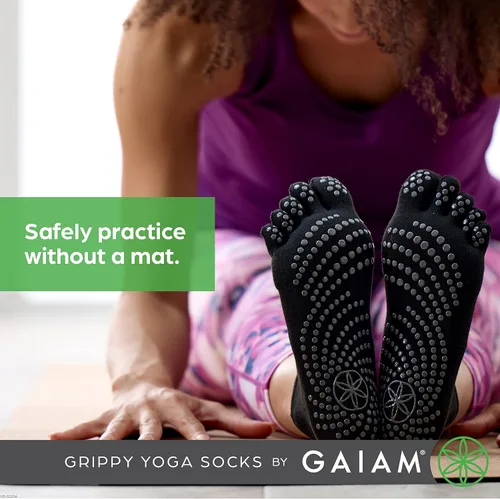 Vista 3 de Gaiam Calcetines de yoga Grippy para mujeres y hombres Accesorios de agarre adhesivo antideslizantes para yoga, barras, pilates, danza, ballet