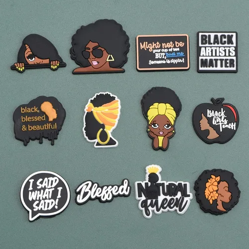 Vista 5 de UNN Dijes de zapatos negros para decoración de zuecos, para niños, niñas, adultos, mujeres, regalos de cumpleaños, suministros de fiesta