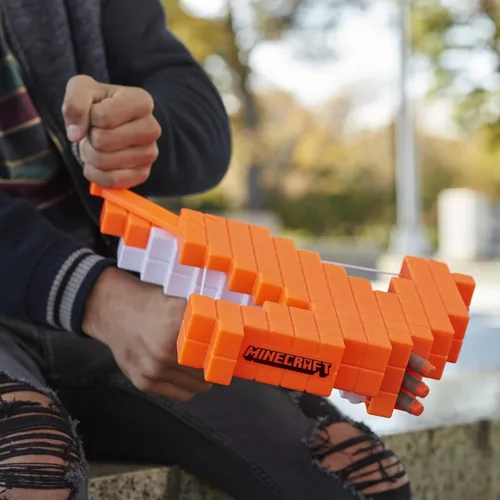 Vista 3 de Ballesta de dardos Nerf Minecraft Pillager, incluye 3 dardos Elite, acción real de ballesta, juguetes para niños y niñas de 8 años en adelante