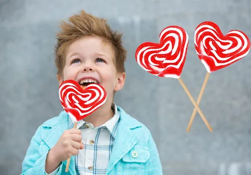 Vista 8 de Fruidles Paquete de seis paletas de 2.82 oz con diseño de corazón rojo y blanco, envueltas individualmente
