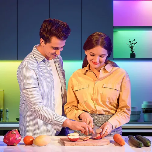 Vista 2 de Tiras de Luces LED, 50 pies RGB Inteligente con Sincronización Musical Bluetooth App y Control Remoto, Luces LED Alimentadas por USB para TV