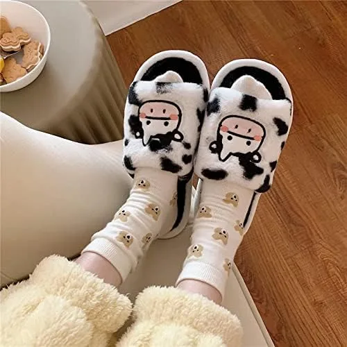 Vista 2 de Pantuflas Kawaii de vaca peluda para mujer, cómodas, con puntera abierta, lindas sandalias de invierno de animales