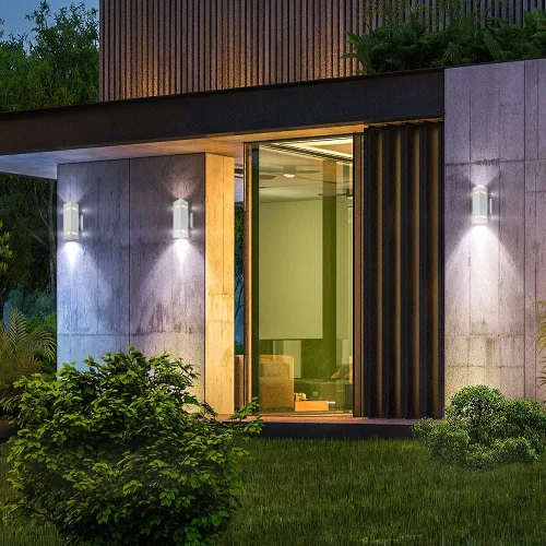 Vista 2 de Luces de pared para exteriores con sensor de anochecer a amanecer, paquete de 2, de aluminio, moderno, impermeable, cilíndrico, cuadrado, farol