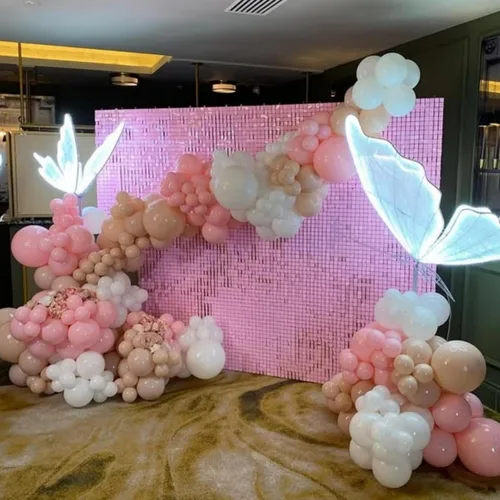 Vista 5 de COKAOBE Telón de fondo de pared brillante rosa bebé, 24 piezas de panel cuadrado de lentejuelas brillantes, fondos de fotos para cumpleaños