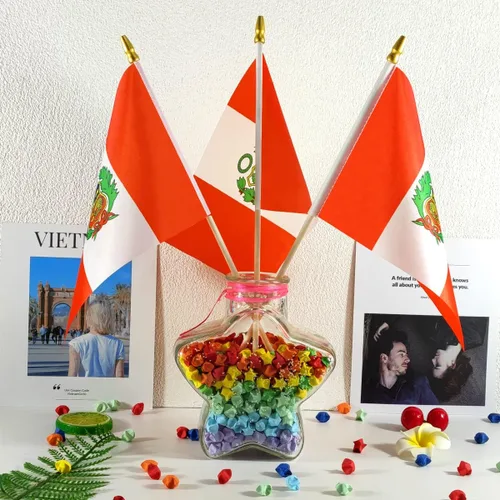 Vista 5 de QQSD Mini banderas de mano con bandera peruana de Perú, poste de madera maciza con punta de lanza, paquete de 12