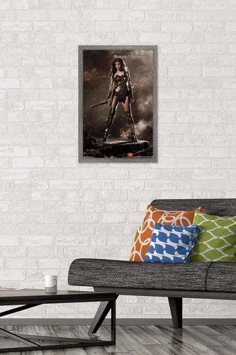 Vista 2 de Trends International DC Comics Movie Batman v Superman - Wonder Woman Wall Poster, 22.4L x 14.7W, Barnwood Framed Version Versión enmarcada Barnwood