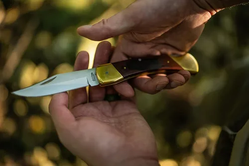 Vista 8 de Uncle Henry LB7 Bear Paw - Cuchillo de bolsillo tradicional con punta de clip de 3.7 pulgadas, hoja SS de alto carbono, mango de madera, refuerzos
