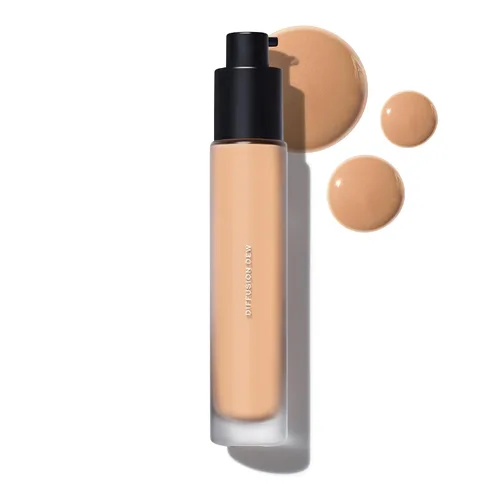 Vista 12 de MAKE Beauty Diffusion Dew Skin Tint. Acabado radiante de cobertura transparente a media. Difumina, suaviza e ilumina para una tez luminosa. 01 Feria