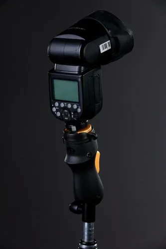 Vista 4 de MagMod MagShoe v2, soporte universal para flash de cámara fría para flash fuera de la cámara