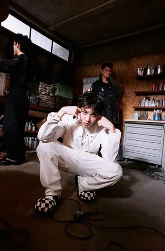 Vista 7 de BTS J-HOPE Jack In The Box Weverse Album A Version ContentsTracking Sealed
