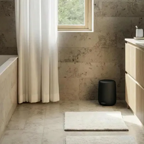 Vista 2 de Blomus Sono Cubo de Cosméticos Papelera con Cierre Suave 3 L Color Negro Diámetro 20 x 25 H cm Papelera para Baño de Plástico y Silicona