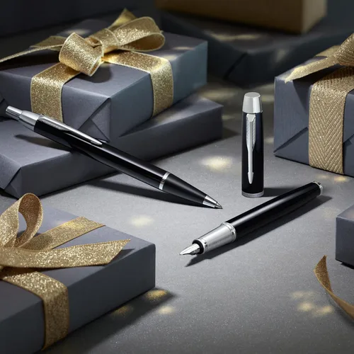 Vista 7 de Parker IM Duo Set de regalo con bolígrafo y estilográfica, negro brillante con detalles cromado, recarga y cartucho de tinta azul, caja de regalo