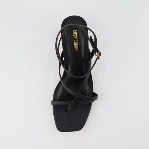 Vista 6 de CUSHIONAIRE Sandalia de tacón para mujer con espuma viscoelástica y anchos disponibles