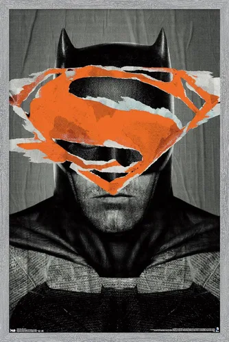 Vista 15 de Trends International DC Comics Movie - Batman v Superman - Batman Teaser Wall Poster, 14.725" x 22.375", Barnwood Framed Version Versión enmarcada
