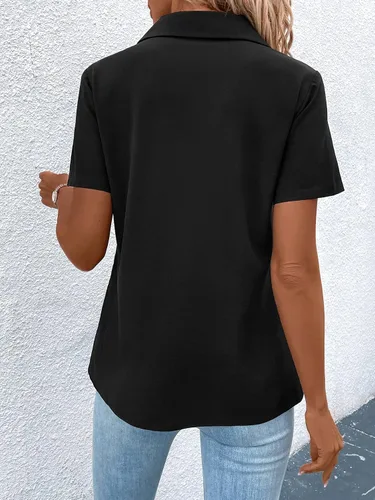 Vista 2 de SweatyRocks Camiseta casual de manga corta con cuello y botón frontal y cremallera completa para mujer