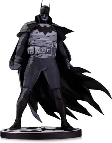 Vista 2 de DC Direct Batman Black & White: Batman por Mike Mignola (Gotham by Gaslight) Estatua de resina 1:10