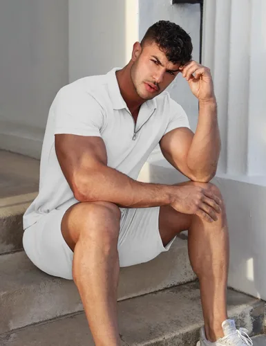 Vista 4 de URRU Conjunto de camisa polo y pantalones cortos de manga corta para hombre, conjunto de dos piezas de verano con cremallera, conjunto deportivo