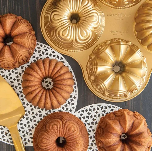 Vista 3 de Nordic Ware Bundt Cuartet - Juego de sartenes (4 piezas) y sartén Geo Bundtlette