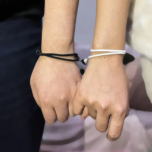 Vista 4 de Pulsera magnética para parejas, con corazón, atracción mutua, a juego, regalos para mujeres, hombres, novio, novia, mejor amigo, Acero inoxidable