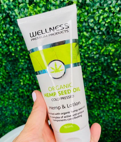 Vista 2 de Wellness Premium Products Loción corporal unisex de aceite de semilla de cáñamo orgánico 6.3 oz Cold-pressed hemp seed oil helps retain moisture
